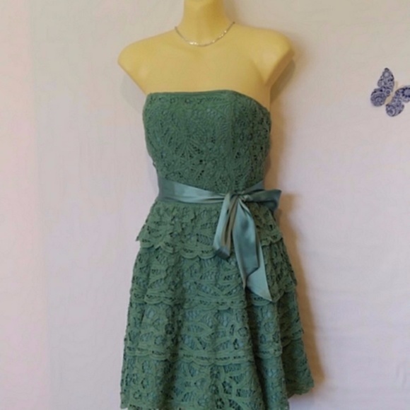 Betsey Johnson Dresses & Skirts - BETSEY JOHNSON SILK LACE STRAPLESS DRESS EUC 4